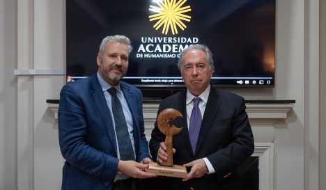 Embajador de Chile en EEUU recibe grado de Doctor Honoris Causa por carrera diplomática