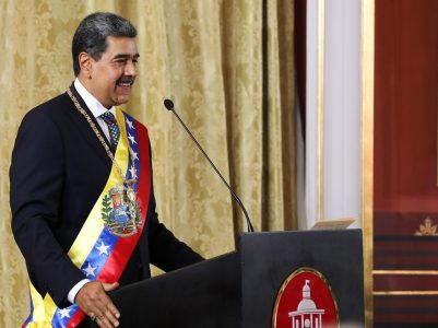 Oposición mayoritaria venezolana acusa a Maduro de consumar un “golpe de Estado”