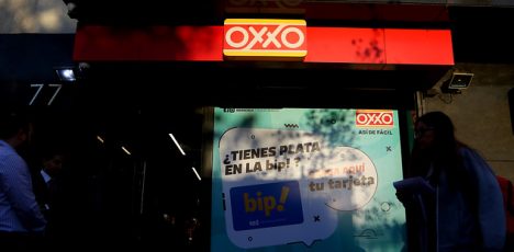 FNE pide millonaria multa contra Oxxo por entrega de información falsa en operación con Ok Market