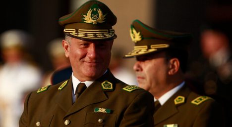 Tribunal autoriza vacaciones de exgeneral de Carabineros a Costa Rica pese a juicio por corrupción