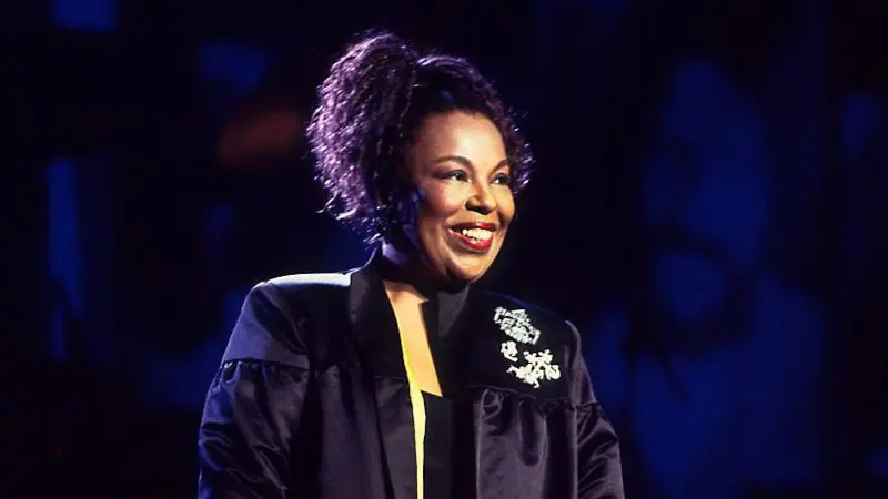 Muere Roberta Flack, la cantante del mítico tema "Killing me softly with his song"