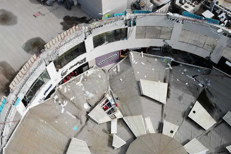 Seis muertos y 79 heridos por colapso del techo de centro comercial en Trujillo, Perú