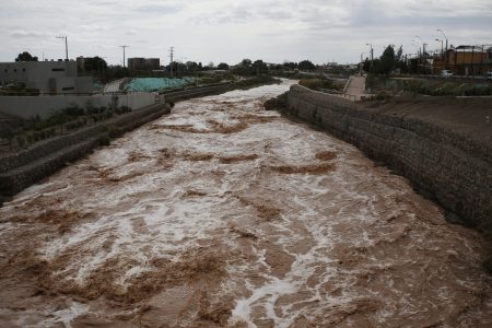 Senapred ordena nuevas evacuaciones tras aumento del Loa en Calama: 60 familias resguardadas