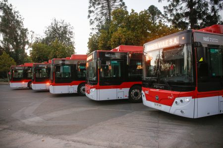 Gobierno presenta nueva flota de buses eléctricos y adelanta: para 2040, todos serán cero emisión