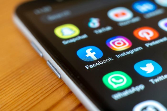 ¿Debo salir del WhatsApp laboral en vacaciones?