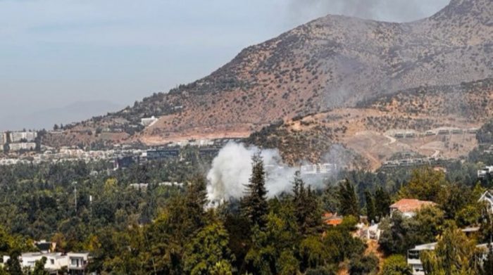 13 compañías de Bomberos y dos aviones cisterna combaten incendio en Club de Golf de La Dehesa