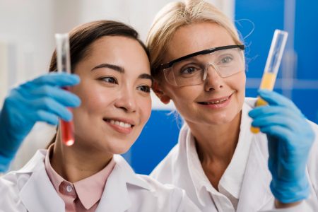 Mujeres y niñas en la ciencia: rompiendo barreras y construyendo el futuro