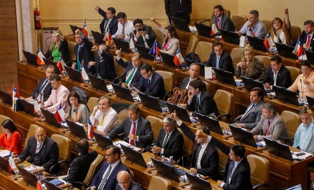 "Pelea de niños" en el Partido Republicano tras aprobación de la reforma de pensiones