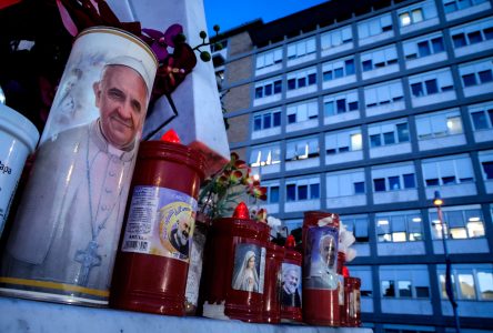 Vaticano en alerta: papa Francisco se encuentra "crítico" tras sufrir crisis respiratoria