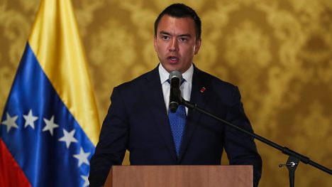 Presidente de Ecuador anuncia aranceles del 27 % para importaciones desde México