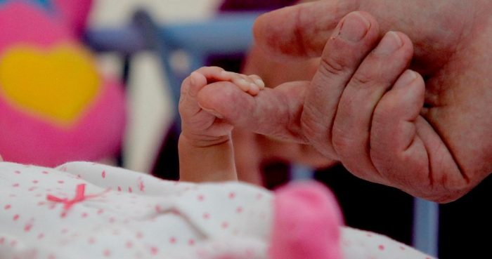 Brecha en permisos parentales: Solo el 0,2% de los padres hace uso del postnatal en Chile