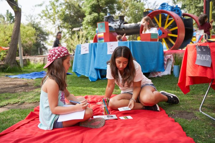 Feria del Libro infantil y juvenil Santiago en 100 Palabras