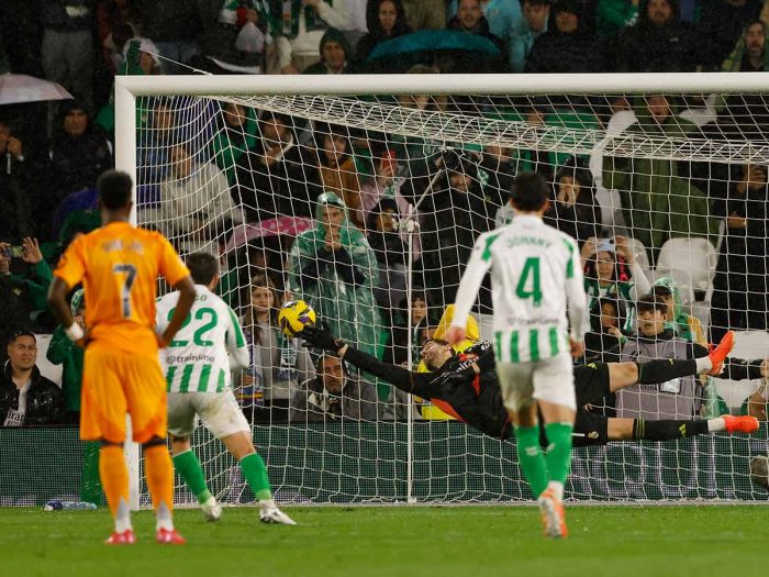 Pellegrini se saca el karma: Betis vence por 2 a 1 a Real Madrid