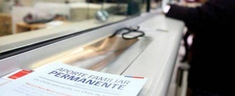 En noviembre vence el plazo para cobrar el Aporte Familiar Permanente: revisa si te corresponde
