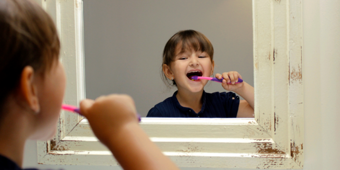 Demasiado azúcar, demasiadas caries: cómo proteger la salud bucal de los niños desde la infancia