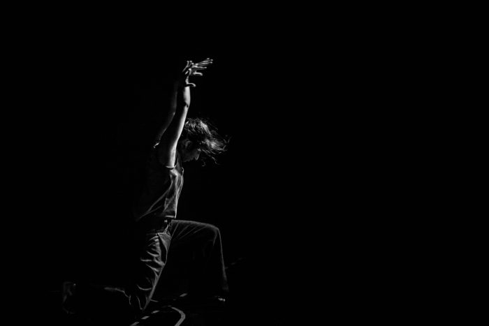 “Háptico”: Reestrenan obra de danza que propone el tacto como sentido protagónico