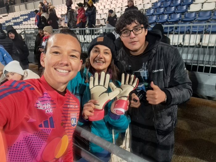 Ganadores del Festival de Fútbol Cine Tocopilla se reunieron con Tiane Endler en Lyon