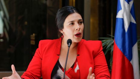 Diputada Cariola (PC) es dada de alta tras dar a luz y aborda su situación tras allanamiento