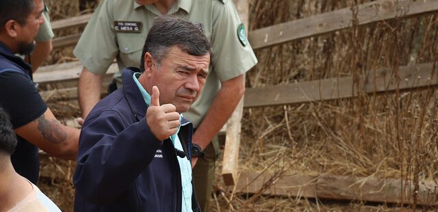 Gremios rurales respaldan a ministro Valenzuela y rechazan críticas de oposición tras polémica