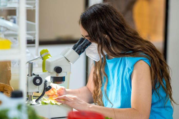 Los desafíos que aún enfrentan las mujeres en la ciencia