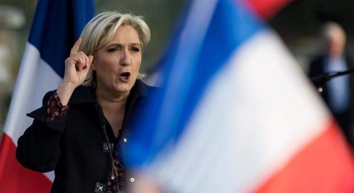 Le Pen se desmarca de Trump y condena la "brutalidad" de suspender ayuda militar a Ucrania