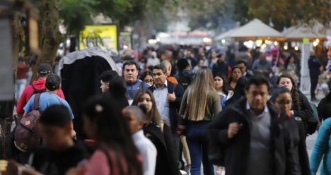 Apareció marzo: 7 de cada 10 chilenos temen no poder cubrir sus gastos