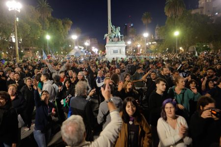 Las barras bravas se unen a la manifestación de los jubilados en Argentina