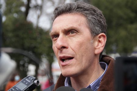 Tricel golpeó la mesa: suspende a alcalde de Chillán y lo castiga con 50% menos de sueldo