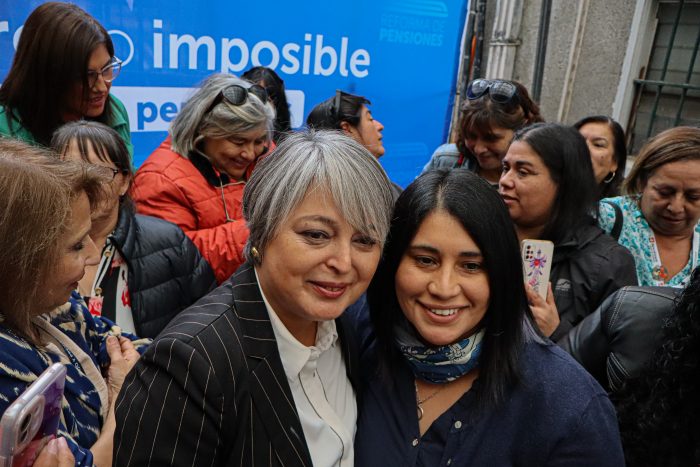 Comisión política del PC propondrá al Comité Central a ministra Jara como carta presidencial