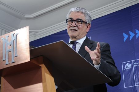 Hacienda y CUT acuerdan aumento del sueldo mínimo a $529 mil a contar del 1 de mayo
