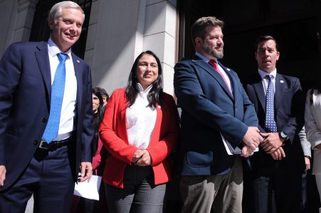 Kast traba pacto por omisión en la derecha pese a cesión de Arica y presión empresarial
