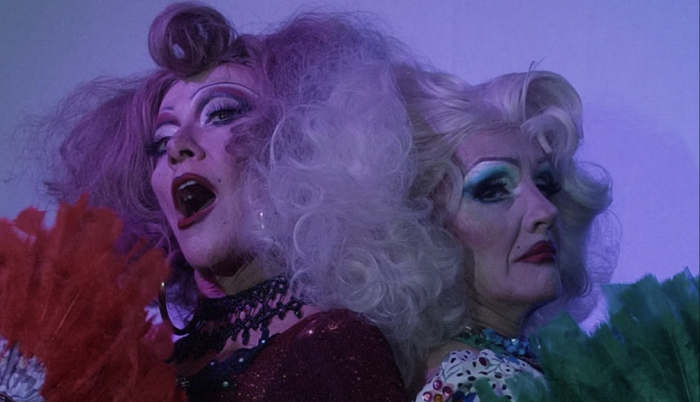 Obra “Drag Sisters Show/ Cachipun Express” en Ñuñoa