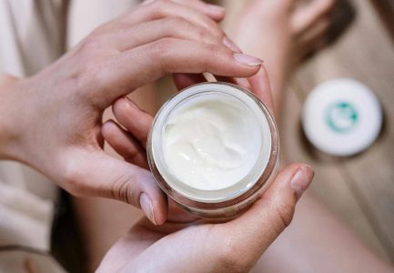 Cómo cuidar tu piel en otoño-invierno: consejos para protegerla del frío y la resequedad