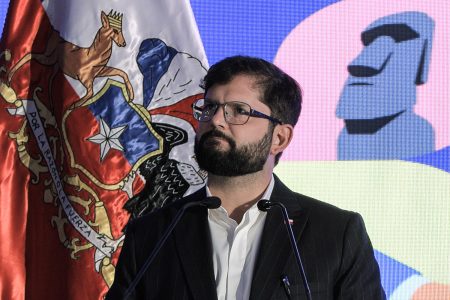 Presidente Boric no se olvida de Trump durante gira en India: "Pretende ser un nuevo emperador"