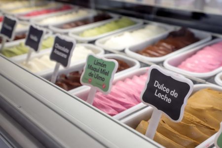 Día del Helado: Chile lidera consumo en Latinoamérica con sabores innovadores y helados vegetales