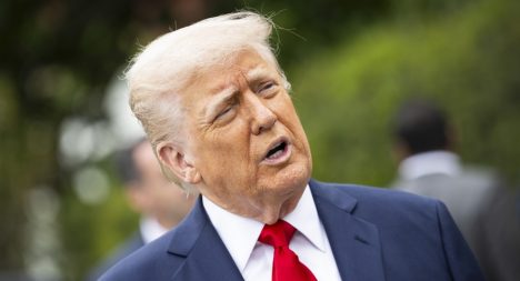 Trump pide el cese del financiamiento federal de las medios de comunicación públicos PBS y NPR