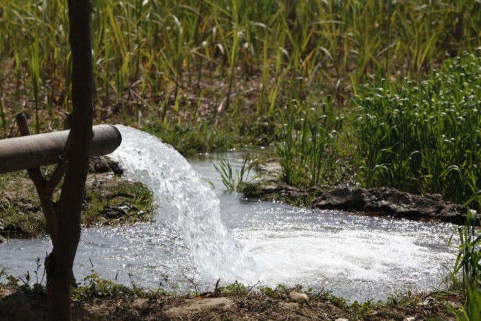 Ineficiencia hídrica: el 49% del uso de agua en sectores productivos de la región se pierde