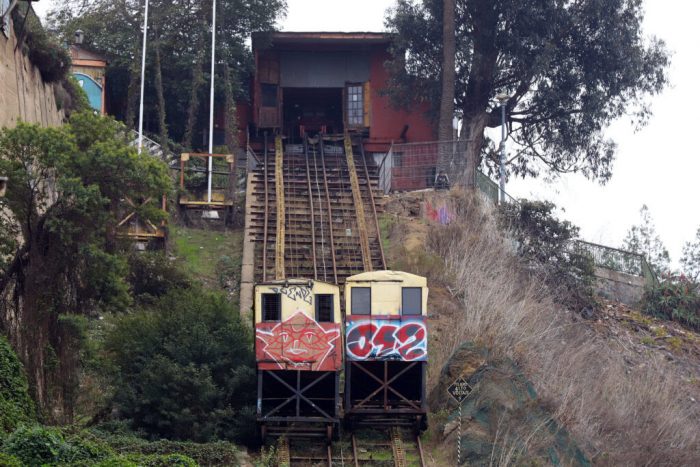 Ascensores "recuperados" en Valparaíso volverán a cerrar por arreglos