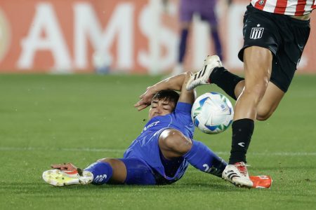 Universidad de Chile tropieza feo en Copa Libertadores: es goleado como local por Estudiantes