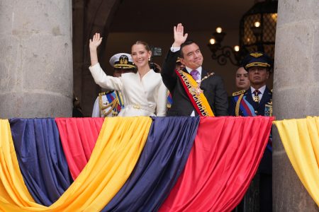 Noboa jura nuevo mandato en Ecuador con más "guerra" al crimen, comercio e inversiones