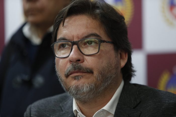 Barraza renuncia como asesor del Gobierno y acusa “operación política” de la derecha por licencias