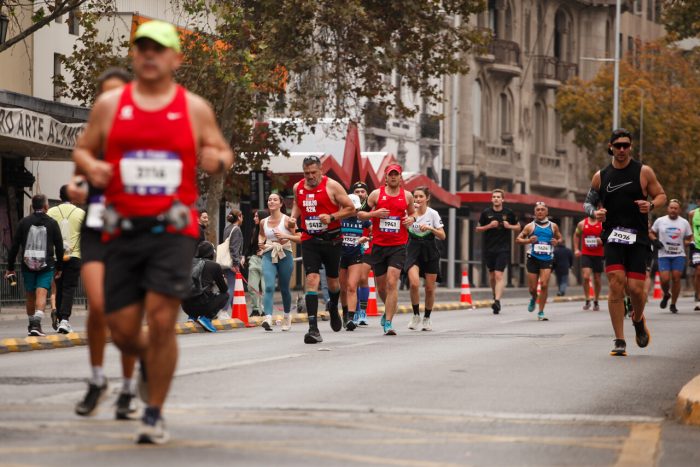 Maratón de Santiago este domingo: revisa los cortes de calles, horarios y rutas