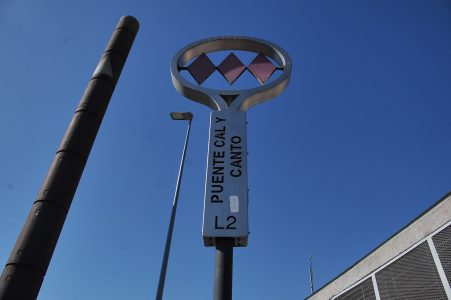 Metro de Santiago anuncia "retraso" en frecuencia de la Línea 2