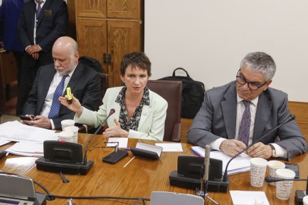 Ministro Elizalde califica como "improcedente" petición de renuncia de Marcel por relación con Tohá