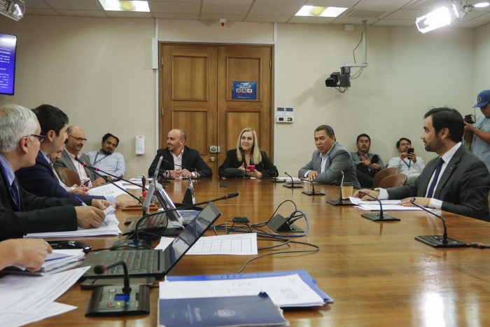 Reforma al sistema político: va, pero trabas hacen pensar que no alcanza para estas elecciones