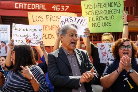 En medio de negociaciones con el Gobierno, Colegio de Profesores concreta paro "de advertencia"