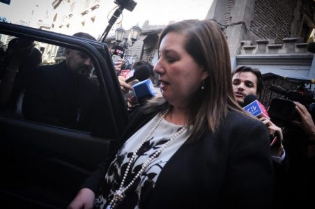 Trastienda, telefonazos y acusaciones tras bajada de candidatura presidencial de Paulina Vodanovic
