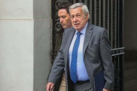 Canciller van Klaveren evita referirse a posible quiebre total de relaciones diplomáticas con Israel
