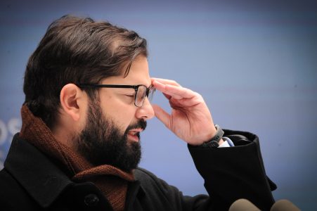 Gabriel Boric impugna críticas por retiro de militares: "No es política contingente, es humanidad"