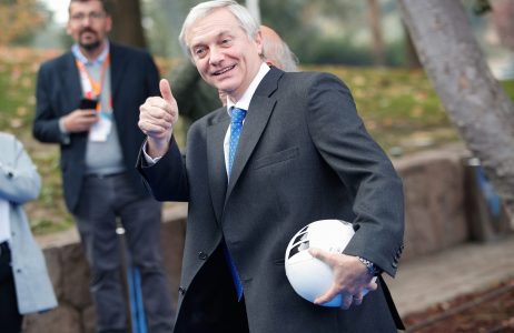 Encuestas divididas tensionan campaña en la derecha: Matthei y Kast se respiran en la nuca